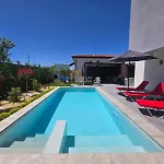 Amethyst, Private Pool With Heating And Salt Water Лозенец