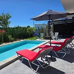 Луксозна вила Amethyst, Private Pool With Heating And Salt Water Лозенец