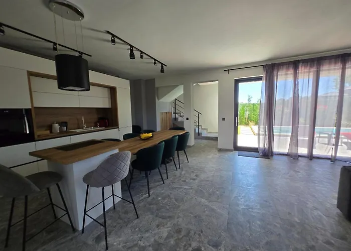 Amethyst, Private Pool With Heating And Salt Water Villa