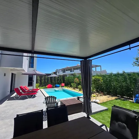 Villa Amethyst, Private Pool With Heating And Salt Water Lozenets