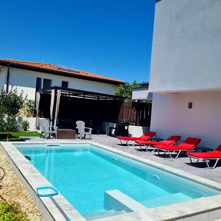 Amethyst, Private Pool With Heating And Salt Water Willa