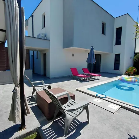 Amethyst, Private Pool With Heating And Salt Water Willa