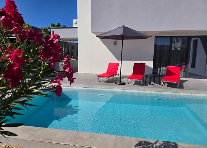 Amethyst, Private Pool With Heating And Salt Water Луксозна вила Лозенец