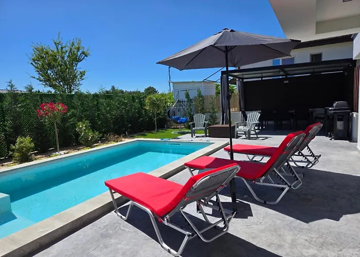 Луксозна вила Amethyst, Private Pool With Heating And Salt Water Лозенец